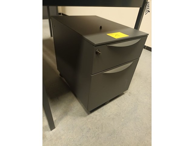 Lot 18 - ladeblok op wielen - afbeelding 2 van  3