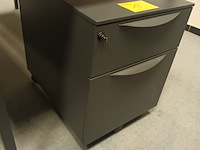 Lot 18 - ladeblok op wielen - afbeelding 2 van  3