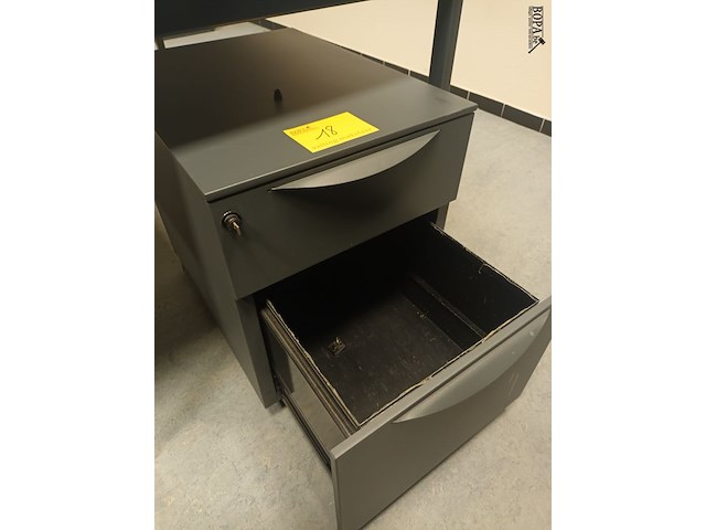 Lot 18 - ladeblok op wielen - afbeelding 3 van  3