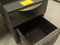 Lot 18 - ladeblok op wielen - afbeelding 3 van  3