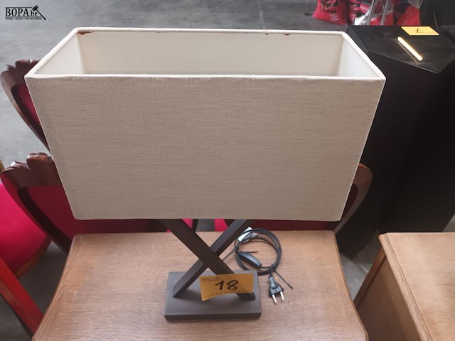 Lot 18 - lampedaire - afbeelding 4 van  4