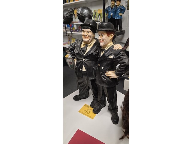 Lot 18 - laurel & hardy - afbeelding 1 van  4