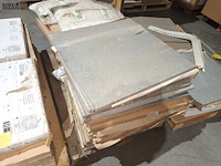 Lot 18 - lot grote tegels