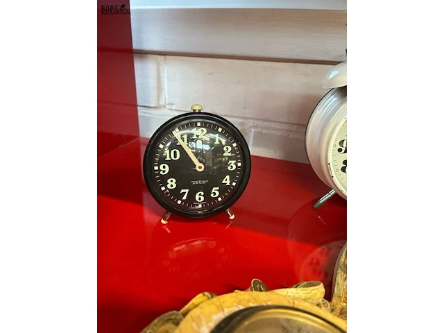 Lot 18 - lot vintage wekkerklokken + barometer - afbeelding 2 van  5
