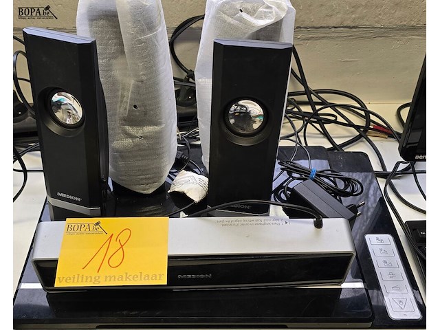 Lot 18 - medion set flatbedscanner + dia en filmopzet + - afbeelding 1 van  7