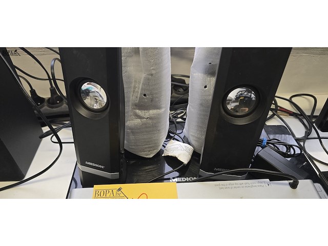 Lot 18 - medion set flatbedscanner + dia en filmopzet + - afbeelding 2 van  7