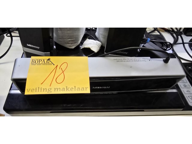 Lot 18 - medion set flatbedscanner + dia en filmopzet + - afbeelding 3 van  7