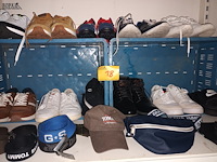Lot 18 - merkschoenen en accessoires. 21 stuks