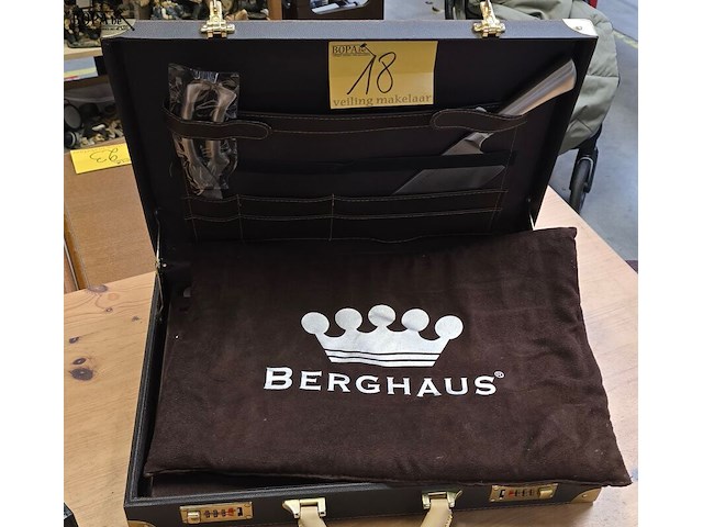 Lot 18 - messenkoffer berghaus - afbeelding 1 van  3