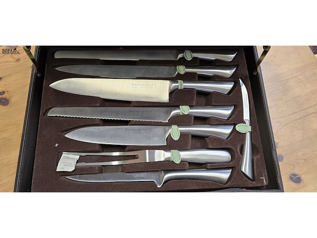 Lot 18 - messenkoffer berghaus - afbeelding 2 van  3