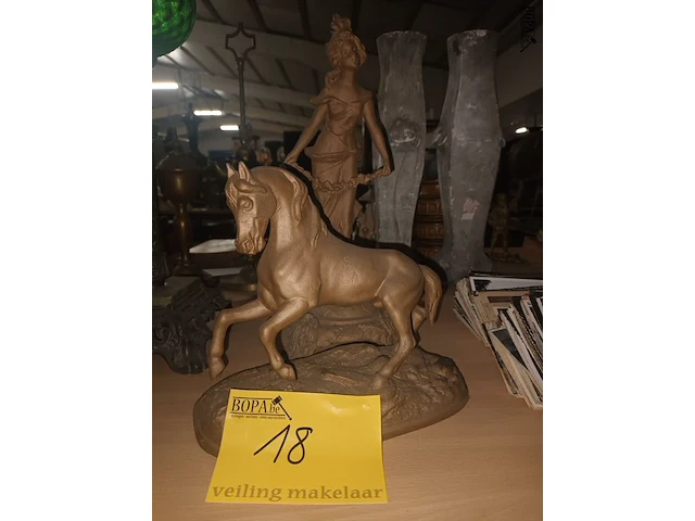 Lot 18 - metalen beelden. 2 stuks - afbeelding 2 van  5