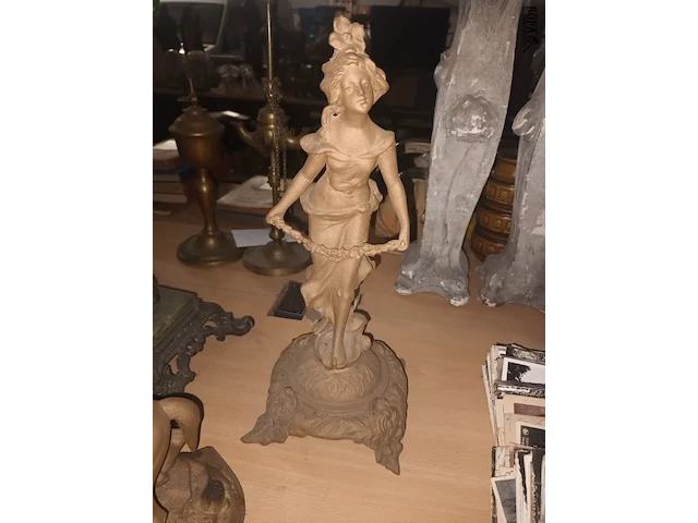 Lot 18 - metalen beelden. 2 stuks - afbeelding 3 van  5