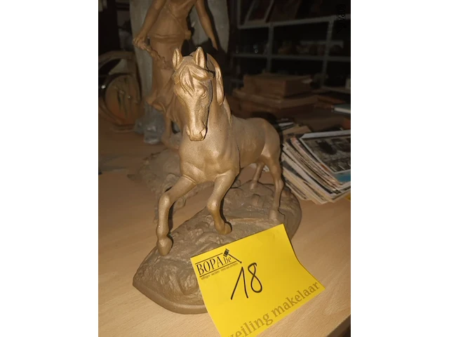 Lot 18 - metalen beelden. 2 stuks - afbeelding 5 van  5