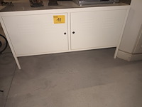 Lot 18 - metalen lage kast - afbeelding 2 van  3