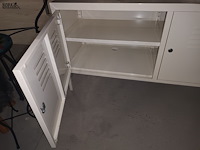 Lot 18 - metalen lage kast - afbeelding 3 van  3