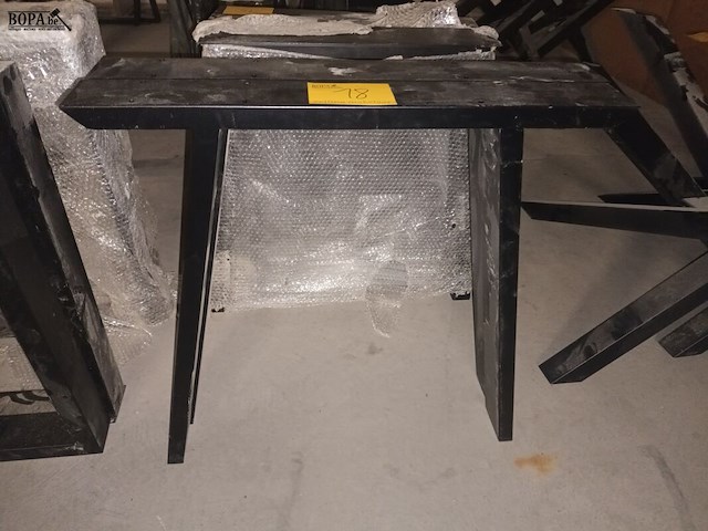 Lot 18 - metalen tafelpoten. 2 stuks - afbeelding 2 van  4