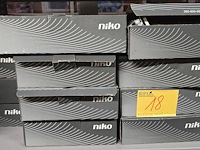 Lot 18 - niko diverse schakelaars en contactdozen