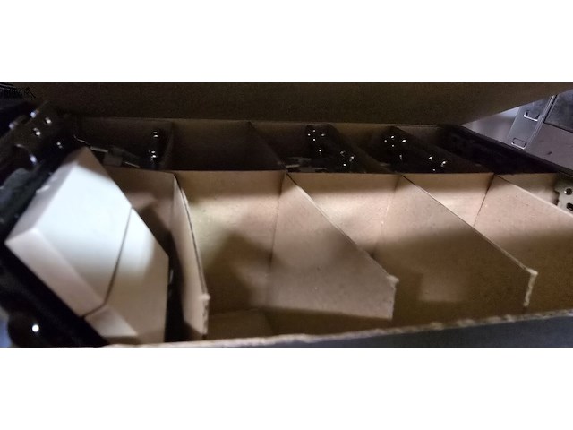 Lot 18 - niko diverse schakelaars en contactdozen - afbeelding 3 van  5