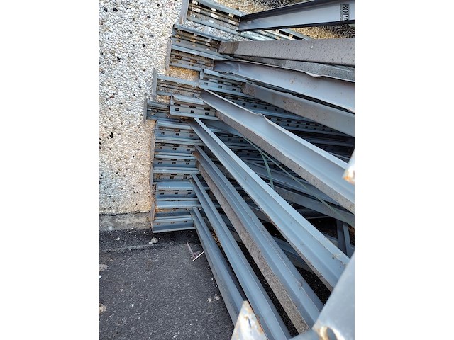 Lot 18 - palletstelling met 14 staanders - afbeelding 2 van  4
