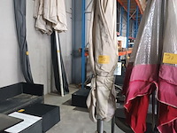 Lot 18 - parasol met voet