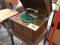 Lot 18 - platenspeler in houten meubel - afbeelding 2 van  4