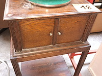 Lot 18 - platenspeler in houten meubel - afbeelding 4 van  4