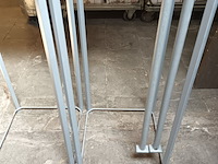 Lot 18 - presentatiestandaard. 2 stuks - afbeelding 2 van  3