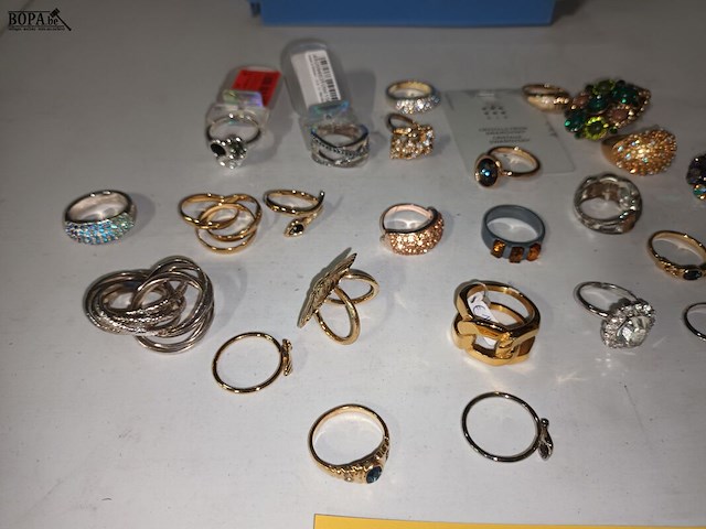 Lot 18 - ringen. 26 stuks - afbeelding 2 van  4
