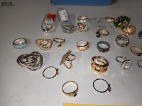 Lot 18 - ringen. 26 stuks - afbeelding 2 van  4