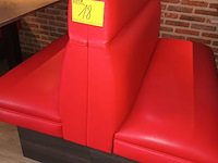 Lot 18 - rode zitbanken. 4 stuks - afbeelding 4 van  4