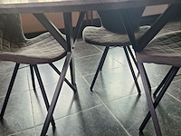 Lot 18 - ronde tafel met 4 stoelen - afbeelding 2 van  5