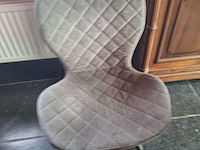 Lot 18 - ronde tafel met 4 stoelen - afbeelding 3 van  5