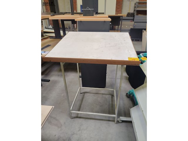 Lot 18 - schrijftafel - afbeelding 1 van  3