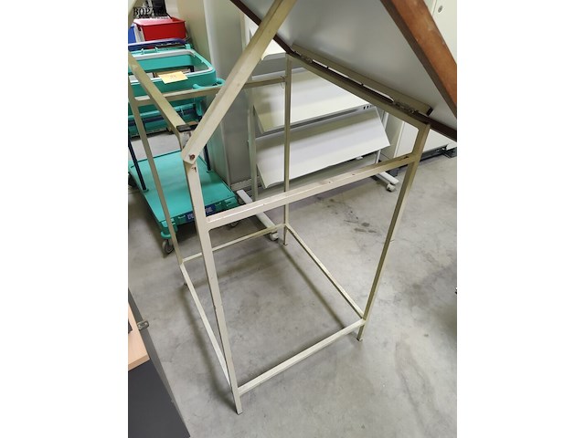 Lot 18 - schrijftafel - afbeelding 3 van  3