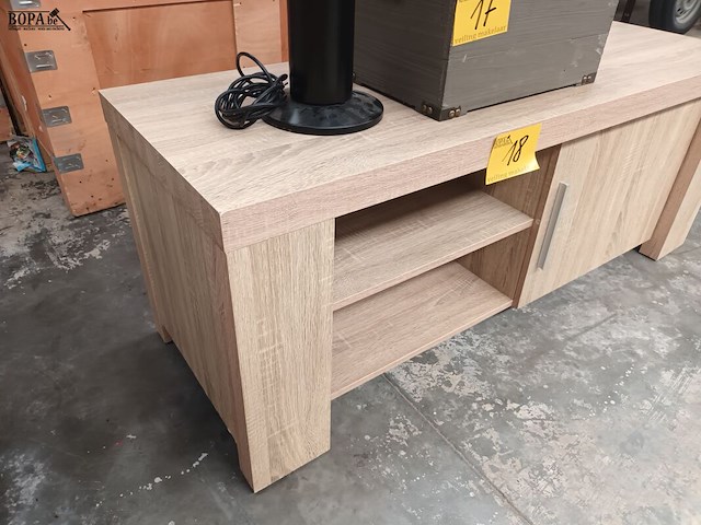 Lot 18 - tv meubel - afbeelding 2 van  3