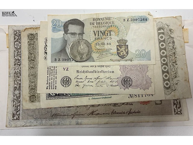 Lot 18 - verzameling historische en vintage bankbiljetten - afbeelding 2 van  7