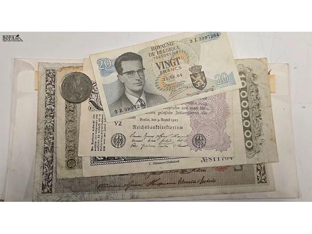 Lot 18 - verzameling historische en vintage bankbiljetten - afbeelding 3 van  7