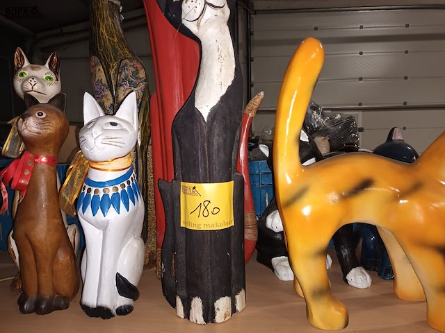Lot 180 - decoratieve katten. 9 stuks - afbeelding 1 van  5