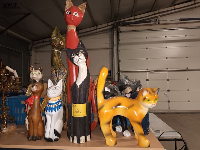 Lot 180 - decoratieve katten. 9 stuks - afbeelding 2 van  5