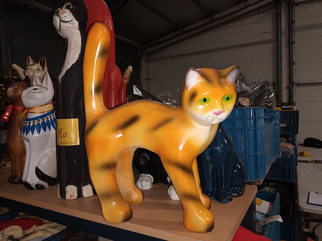 Lot 180 - decoratieve katten. 9 stuks - afbeelding 5 van  5