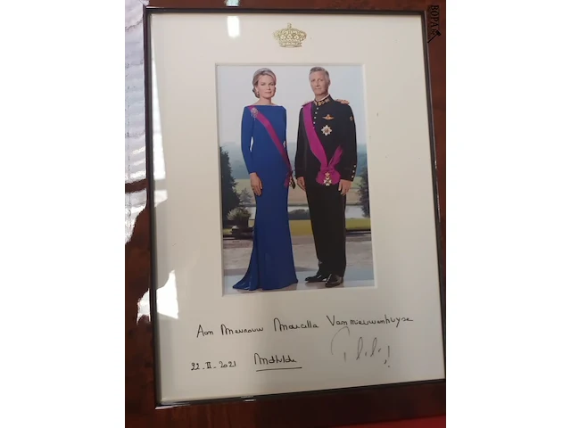 Lot 180 - foto koningshuis gesigneerd - afbeelding 2 van  4