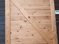 Lot 180 - houten schuifdeuren op rail. 2 stuks - afbeelding 1 van  5