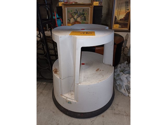 Lot 180 - opstapje - afbeelding 2 van  2