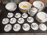 Lot 180 - servies limoges. 61 stuks - afbeelding 1 van  6
