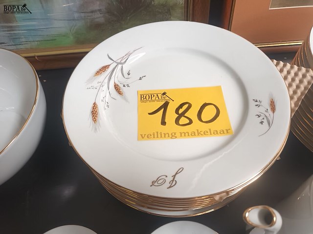 Lot 180 - servies limoges. 61 stuks - afbeelding 3 van  6