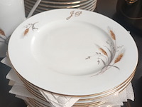 Lot 180 - servies limoges. 61 stuks - afbeelding 5 van  6