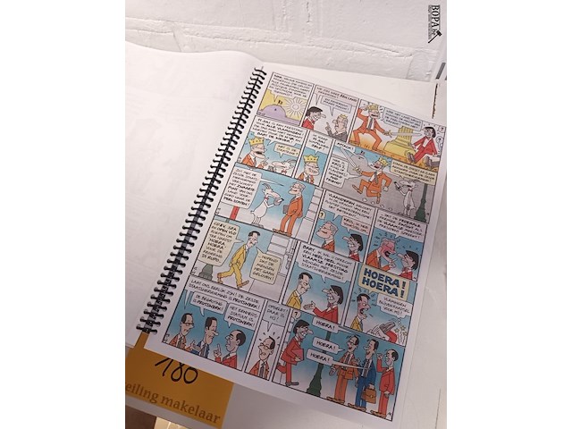 Lot 180 - strips over koningshuis en politiek. 4 stuks - afbeelding 3 van  7