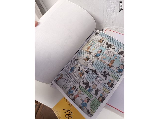 Lot 180 - strips over koningshuis en politiek. 4 stuks - afbeelding 6 van  7