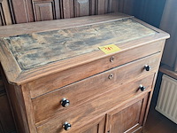 Lot 181 - antieke houten kast - afbeelding 1 van  2