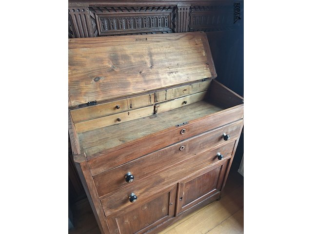 Lot 181 - antieke houten kast - afbeelding 2 van  2